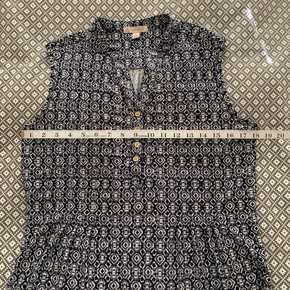 Dress Barn sleeveless blouse. Size Medium. - Picture 4 of 5